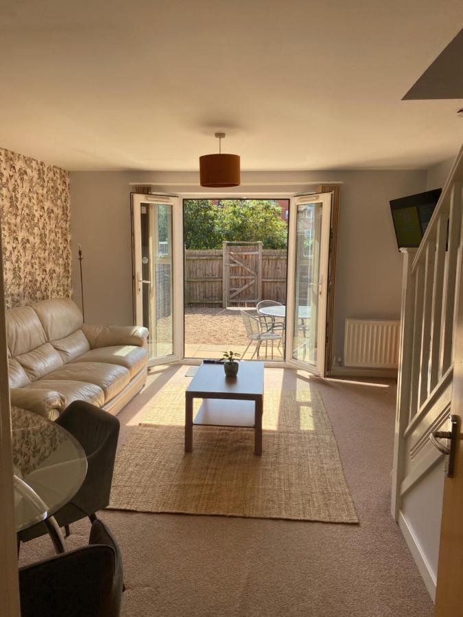 Coventry City Centre Townhouse With Private Parking Villa Exterior photo