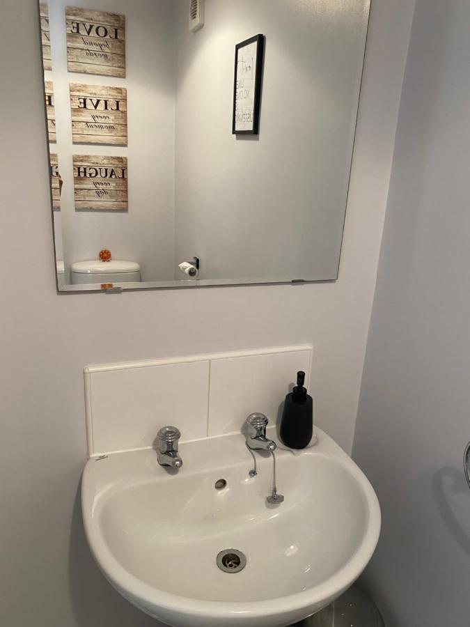 Coventry City Centre Townhouse With Private Parking Villa Exterior photo
