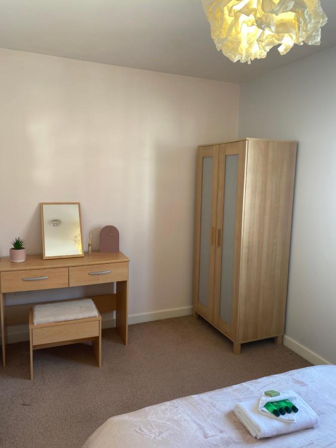 Coventry City Centre Townhouse With Private Parking Villa Exterior photo