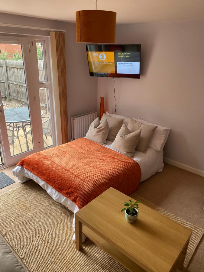 Coventry City Centre Townhouse With Private Parking Villa Exterior photo
